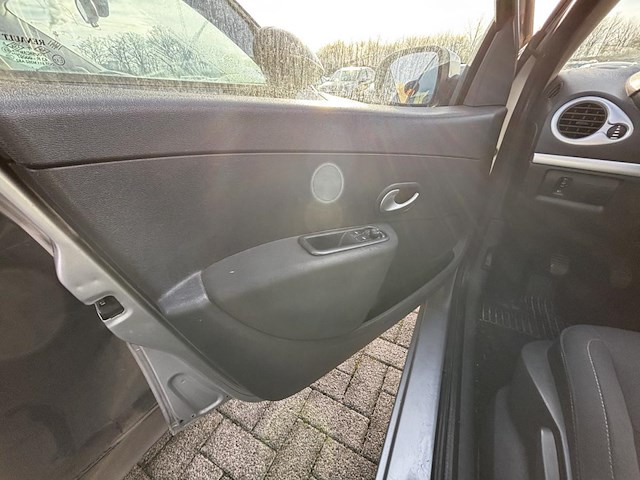 Renault clio sw.phase ii expression, 2010 - afbeelding 28 van  31