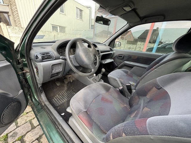 Renault clio - afbeelding 2 van  26