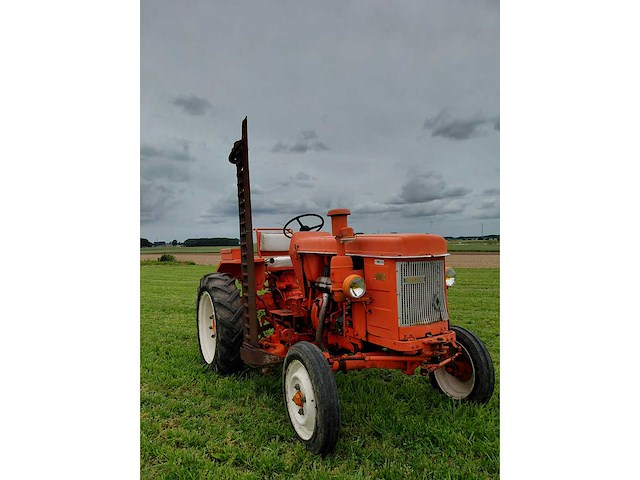 Renault junior vintage tractor - afbeelding 1 van  5