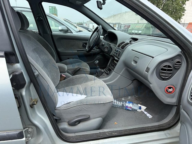 Renault laguna sw 2 phase ii 1.9 dci authentique reference, 2005 - afbeelding 15 van  31