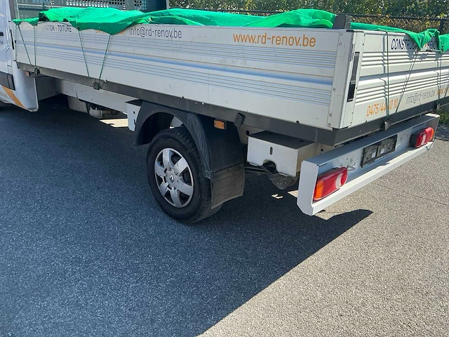 Renault master lichte vrachtwagen met open laadbak - afbeelding 13 van  15