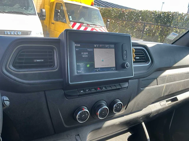 Renault master lichte vrachtwagen met open laadbak - afbeelding 2 van  15