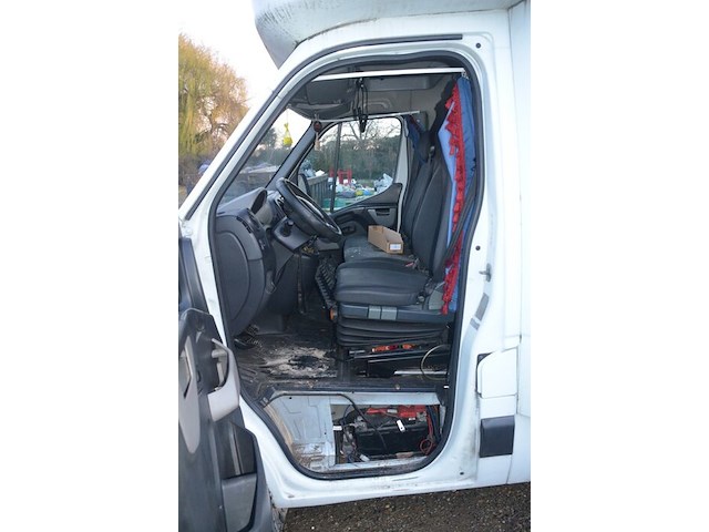 Renault master met oekrains kenteken, chassisnummer vf1vb000957996802, bouwjaar 12/06/2021, met 1 sleutel en boorddocumenten - afbeelding 3 van  31