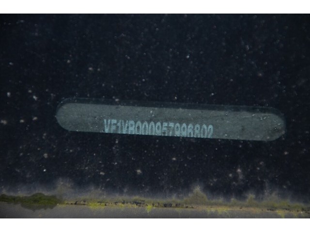 Renault master met oekrains kenteken, chassisnummer vf1vb000957996802, bouwjaar 12/06/2021, met 1 sleutel en boorddocumenten - afbeelding 13 van  31