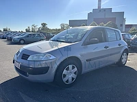 Renault megane berline 1.4i 16v authentique reference, 2004
