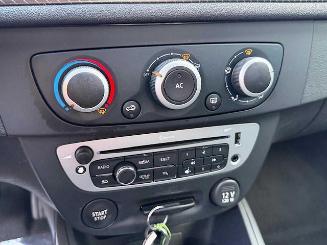 Renault megane personenauto - afbeelding 9 van  10