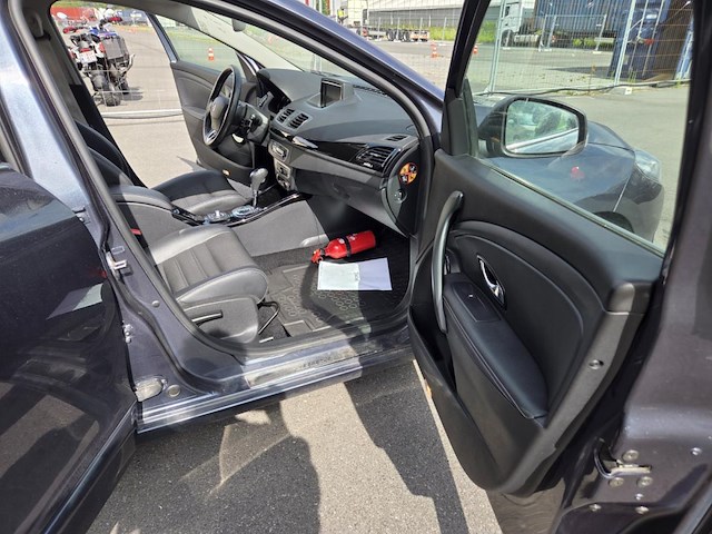 Renault megane sw 1.5 dci bose edition edc 110 at,2016 - afbeelding 9 van  45