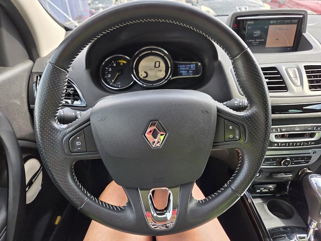 Renault megane sw 1.5 dci bose edition edc 110 at,2016 - afbeelding 18 van  45