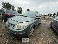 Renault personenwagen enkel voor vergunninghouders en erkende centra voor verschroting - afbeelding 1 van  8