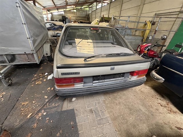 Renault r25 - afbeelding 17 van  19