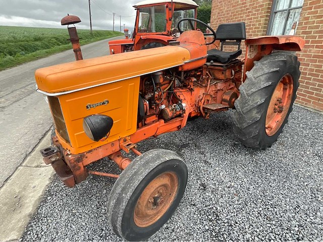Renault super 5 en super 7 vintage tractor - afbeelding 1 van  18
