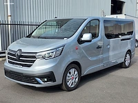 Renault trafic l2h1 minibus red combi fwd 2026