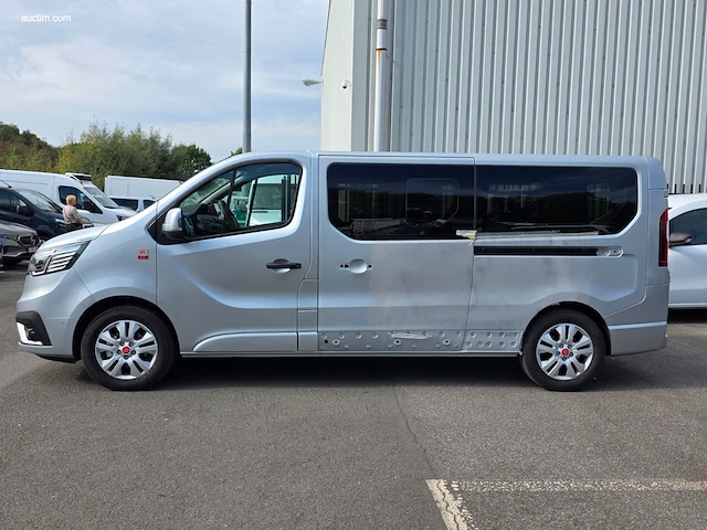 Renault trafic l2h1 minibus red combi fwd 2026 - afbeelding 38 van  41