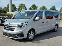 Renault trafic l2h1 minibus red combi fwd 2026
