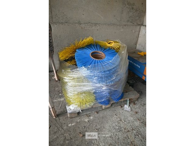 Renault veegwagen met itm johnston opbouw - afbeelding 7 van  25