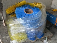 Renault veegwagen met itm johnston opbouw - afbeelding 7 van  25