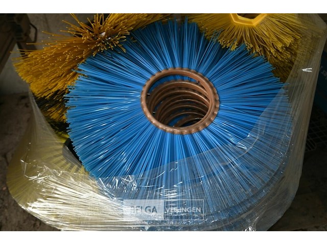 Renault veegwagen met itm johnston opbouw - afbeelding 8 van  25