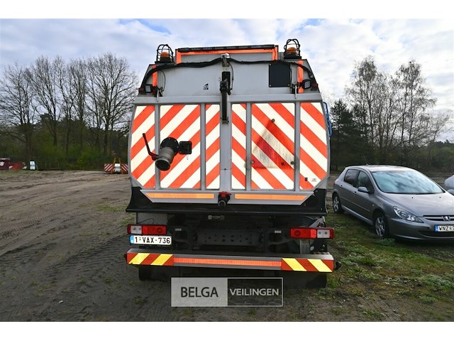 Renault veegwagen met itm johnston opbouw - afbeelding 13 van  25