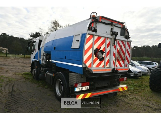 Renault veegwagen met itm johnston opbouw - afbeelding 14 van  25