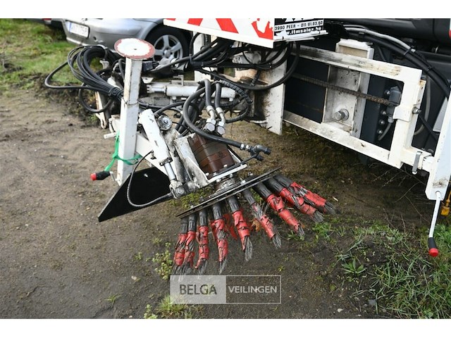 Renault veegwagen met itm johnston opbouw - afbeelding 18 van  25