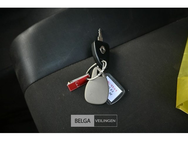 Renault veegwagen met itm johnston opbouw - afbeelding 23 van  25