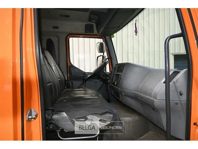 Renault vrachtwagen met dhollandia laadklep - afbeelding 9 van  17