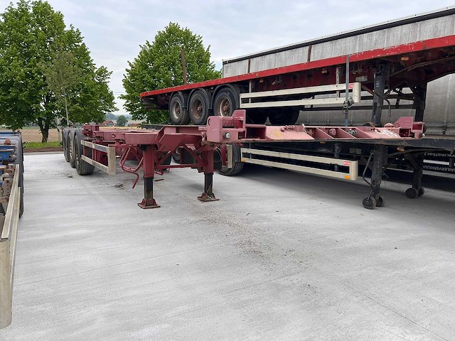 Renders - 2000 - multifunctioneel containerchassis - oplegger - afbeelding 6 van  13