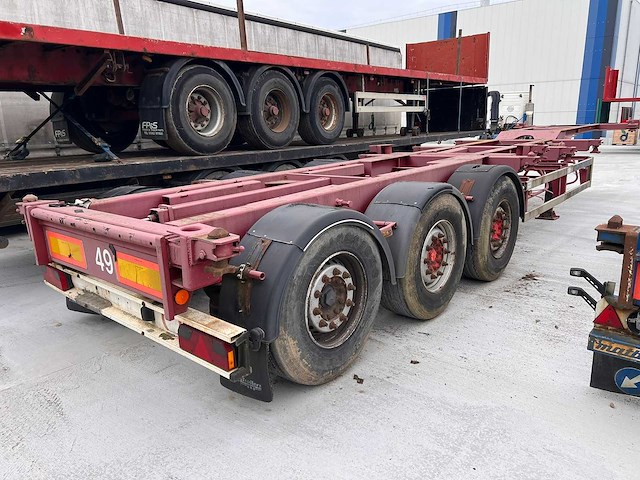 Renders - 2000 - multifunctioneel containerchassis - oplegger - afbeelding 7 van  13