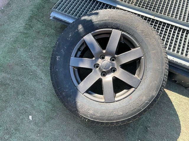 Reserve wiel jeep - afbeelding 1 van  1