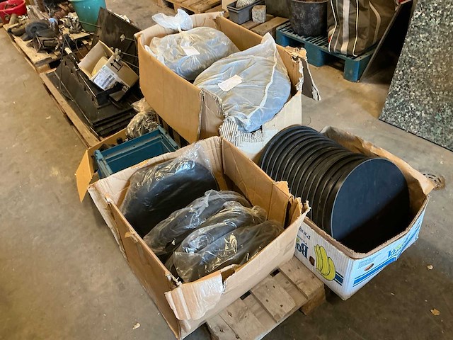 Reserveonderdelen barstoelen - afbeelding 1 van  5