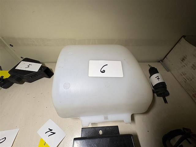 Reservoir ruitensproeier porsche 911 - afbeelding 1 van  3