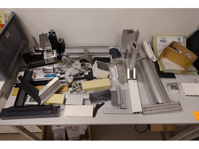 Rest inhoud bureau - afbeelding 4 van  7