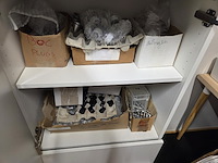 Rest inhoud kantoor en stock - afbeelding 57 van  62