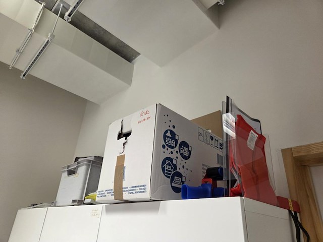 Rest inhoud kantoor en stock - afbeelding 52 van  62