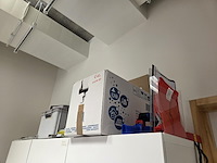 Rest inhoud kantoor en stock - afbeelding 52 van  62