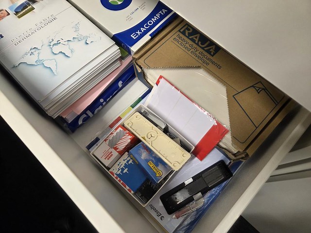 Rest inhoud kantoor en stock - afbeelding 11 van  62