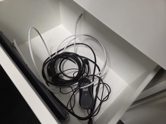 Rest inhoud kantoor en stock - afbeelding 56 van  62