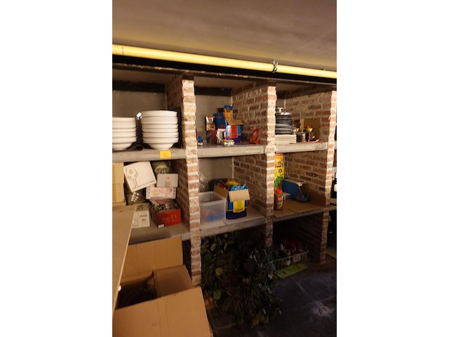 Rest inhoud kelder - afbeelding 1 van  25