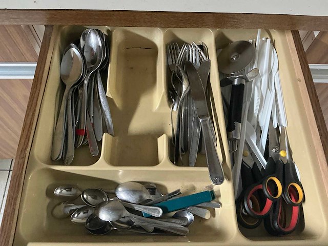 Rest inhoud keuken - afbeelding 10 van  13