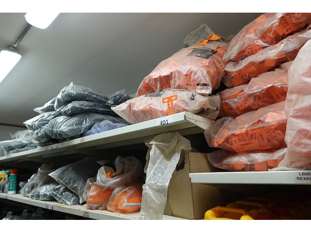 Rest inhoud rek - afbeelding 5 van  16