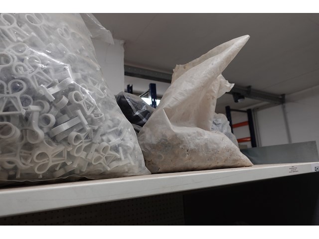 Rest inhoud rek - afbeelding 16 van  16