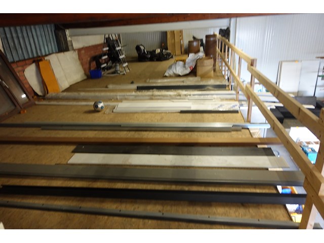 Rest inhoud zolder - afbeelding 1 van  8