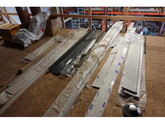 Rest inhoud zolder - afbeelding 5 van  8