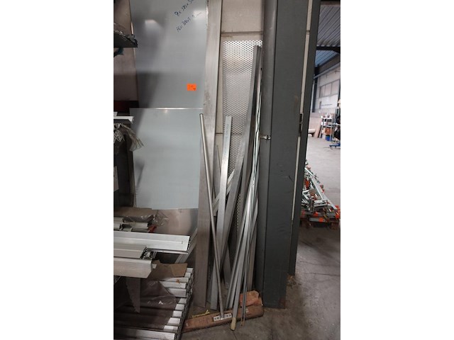 Rest partij ijzerwaren - afbeelding 1 van  9