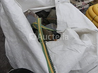 Restant van diverse stenen puin - afbeelding 1 van  7