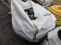 Restant van diverse stenen puin - afbeelding 5 van  7