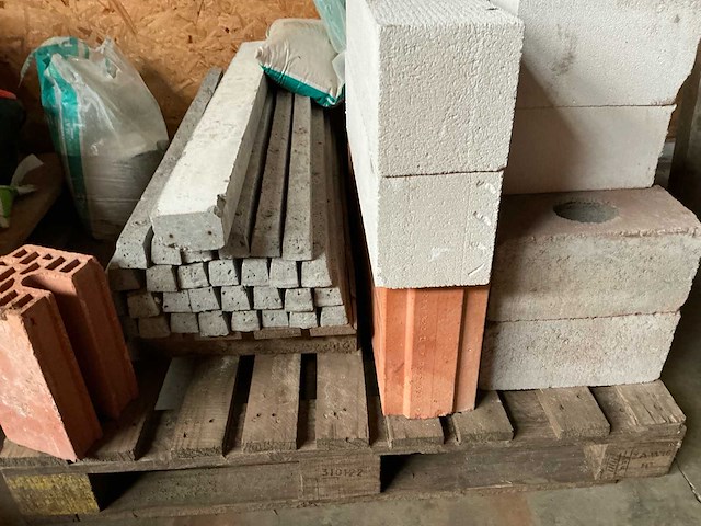 Restanten benodigdheden bouw. - afbeelding 6 van  14