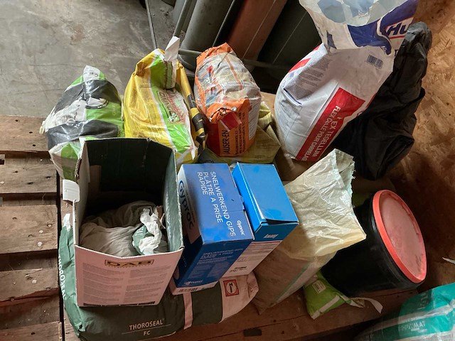 Restanten benodigdheden bouw. - afbeelding 8 van  14