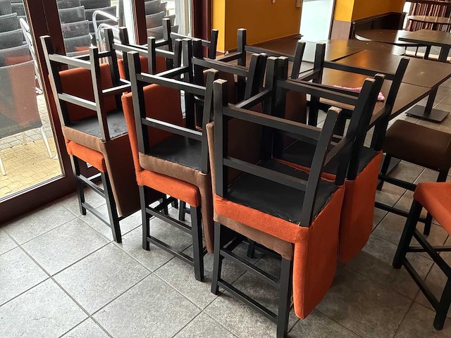 Restaurantstoel en tafels - afbeelding 2 van  2