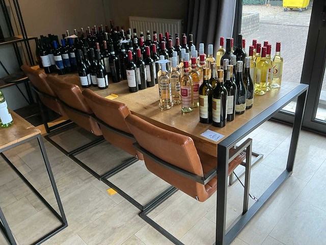 Restauranttafel met stoelen (3x) - afbeelding 5 van  6